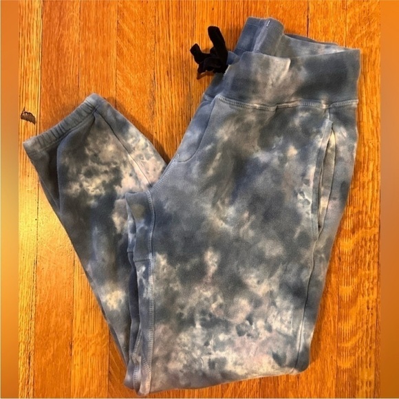 NSF SET crew neck sweatshirt and joggers. - Picture 11 of 11